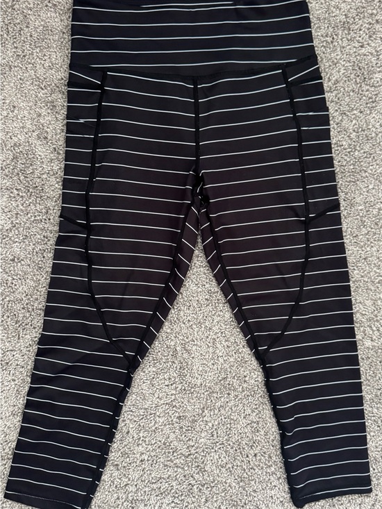 ZYIA Pants - ZYIA Light n Tight cropped Leggings with Pockets